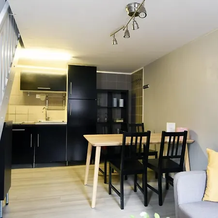 Appartamento Cozy Close To Stations And Old